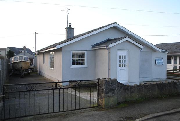 Image showing property for sale in Pwllheli