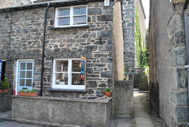 Image showing property for sale in Harlech